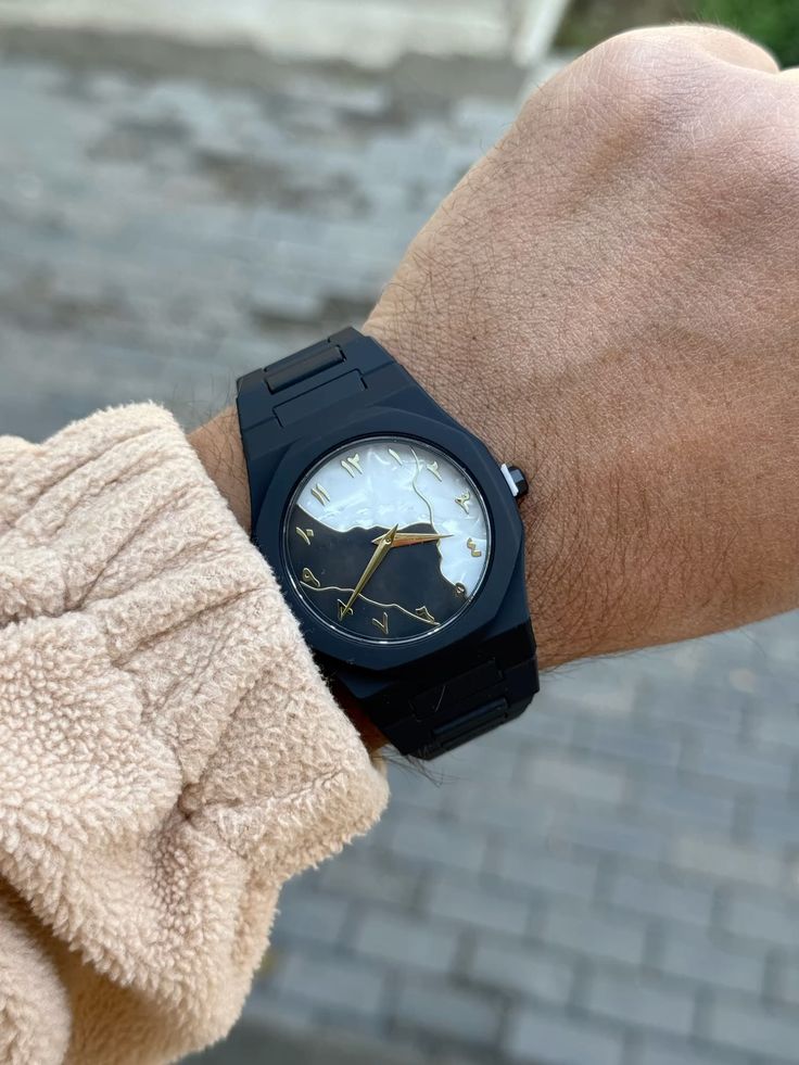 black aura watch